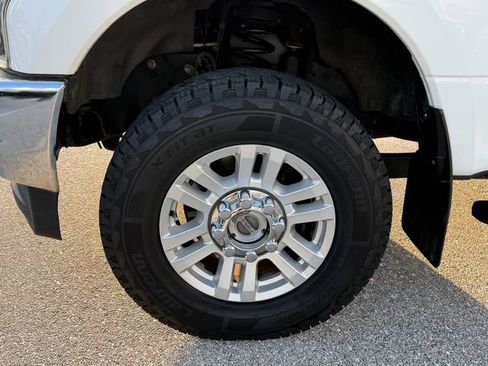 Used 2019 Ford F250 XLT w/ FX4 Off-Road Package AWD/4WD image 4