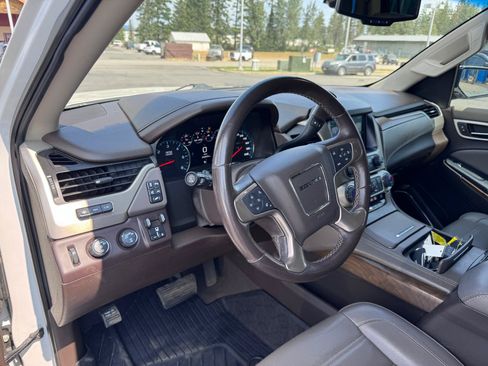 Used 2019 GMC Yukon XL Denali w/ Denali Ultimate Package AWD/4WD image 9