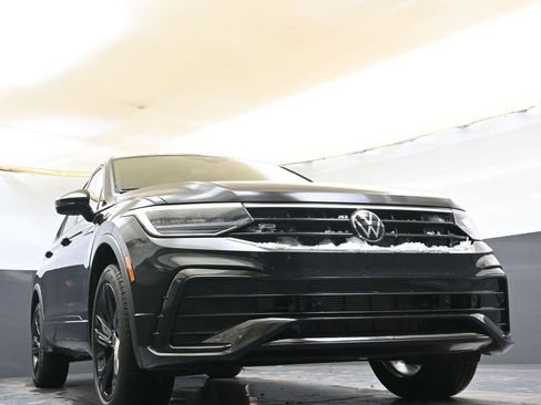 Certified 2024 Volkswagen Tiguan SE R-Line image 46