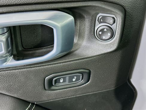 Used 2023 Jeep Wrangler Sahara w/ Cold Weather Group image 15