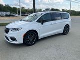 New 2026 Chrysler Pacifica Select image 3