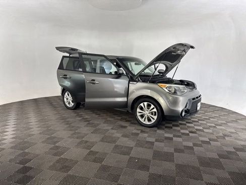 Used 2016 Kia Soul + image 11