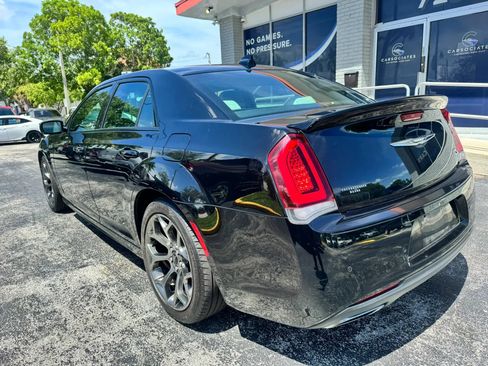 Used 2018 Chrysler 300 S w/ 300S Premium Group RWD image 6
