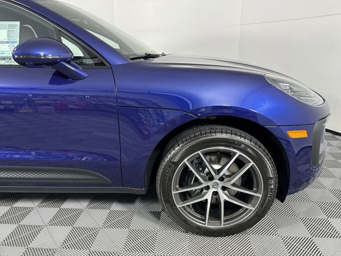 Certified 2025 Porsche Macan image 12
