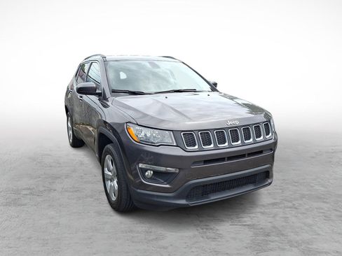 Used 2020 Jeep Compass Latitude w/ Cold Weather Group AWD/4WD image 3