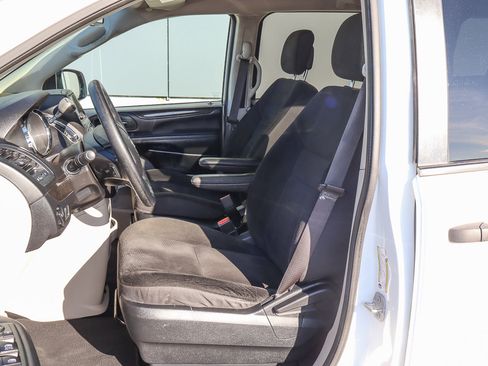 Used 2019 Dodge Grand Caravan SE image 7
