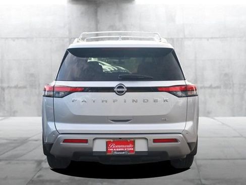Certified 2025 Nissan Pathfinder SL FWD image 6