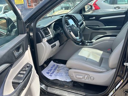 Used 2015 Toyota Highlander XLE AWD/4WD image 10