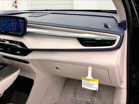 Used 2025 Buick Enclave Avenir AWD/4WD image 19