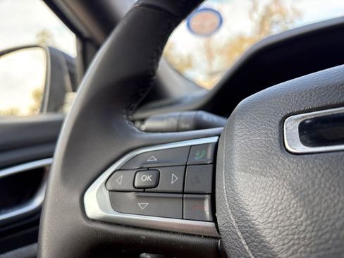 Used 2024 Jeep Compass Latitude image 12