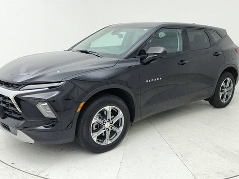 Used 2025 Chevrolet Blazer LT FWD image 3
