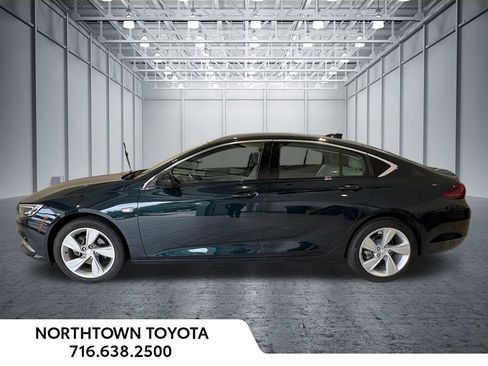 Used 2018 Buick Regal Preferred w/ Driver Confidence Package #1 FWD image 2