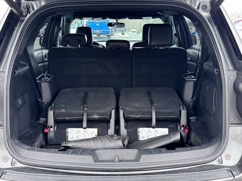 Used 2018 Ford Explorer XLT w/ Equipment Group 202A image 18
