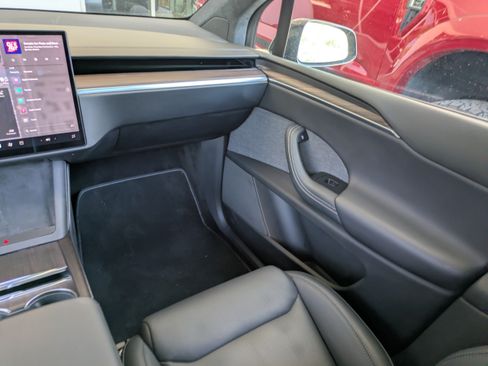 Used 2024 Tesla Model X AWD/4WD image 19