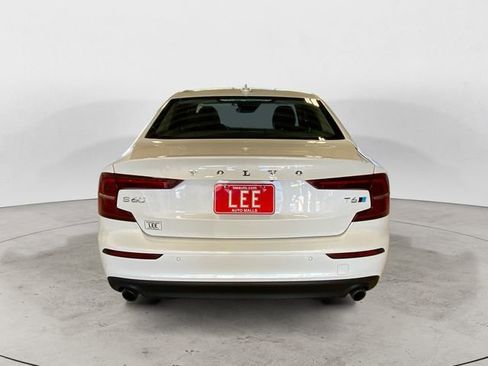 Used 2020 Volvo S60 T6 Momentum image 4