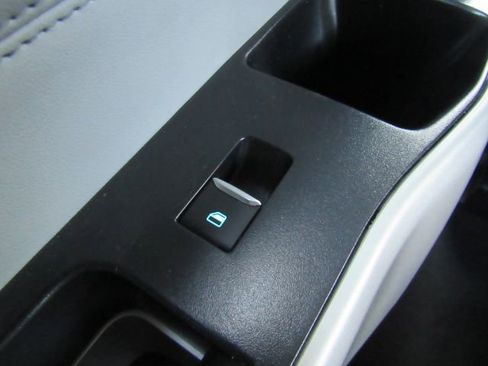 Used 2021 Ford Explorer XLT w/ Equipment Group 202A image 33