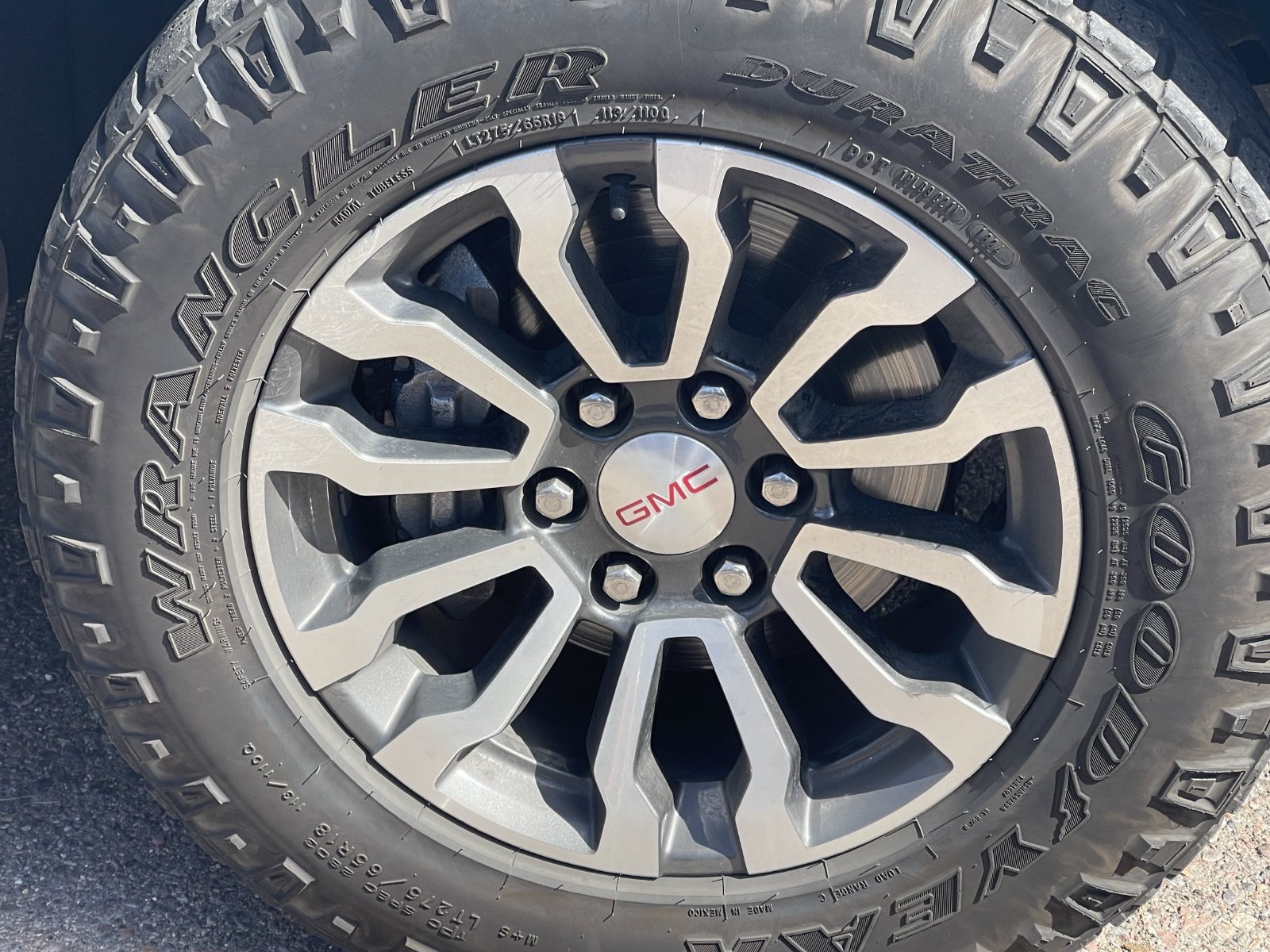 Used 2022 GMC Sierra 1500 AT4 w/ AT4 Premium Package AWD/4WD image 5