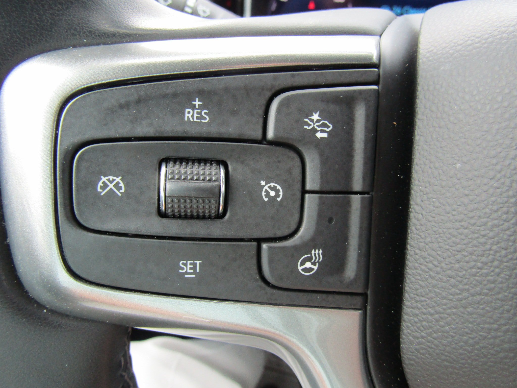 Used 2025 Chevrolet Silverado 1500 LT AWD/4WD image 27