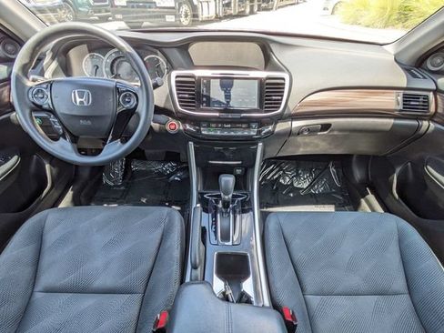 Used 2017 Honda Accord EX image 15