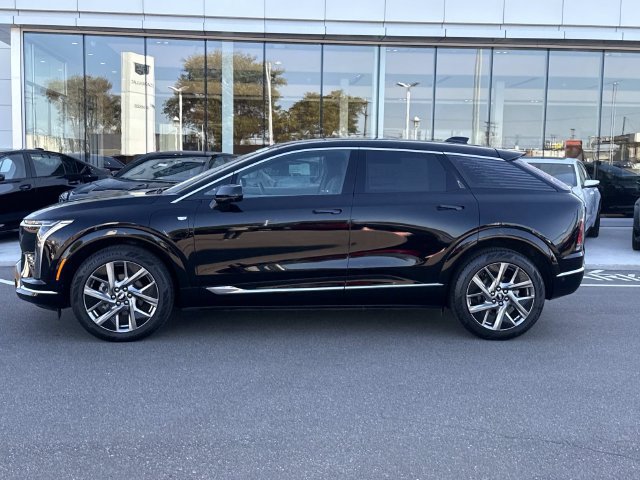 Certified 2025 Cadillac Optiq Luxury 1 AWD/4WD image 10