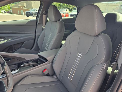 Certified 2025 Hyundai Elantra Sport FWD image 12