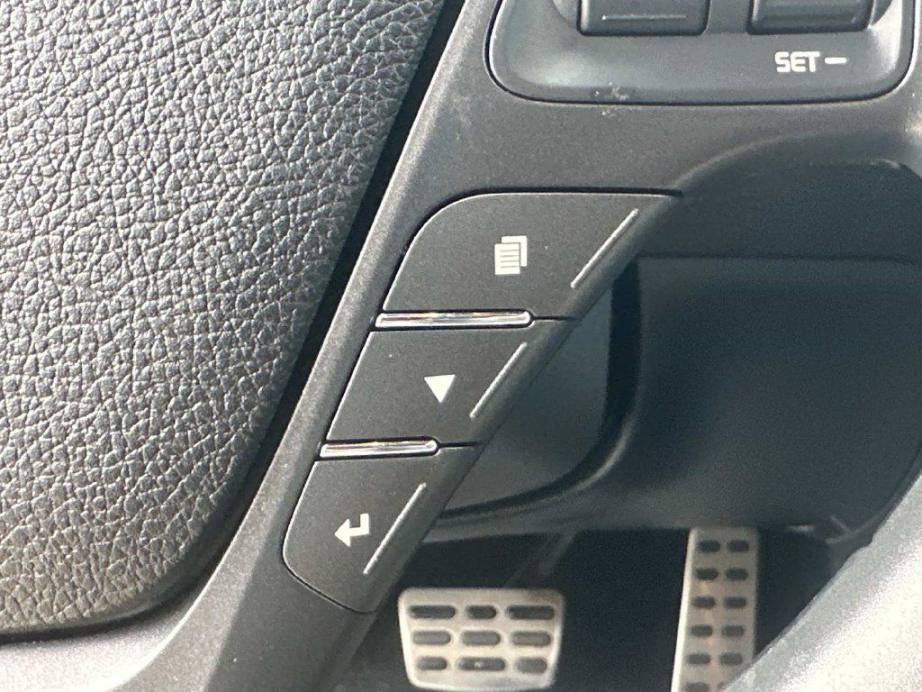 Used 2016 Kia Forte SX FWD image 18