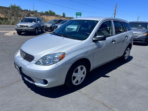 Used 2005 Toyota Matrix FWD image 2