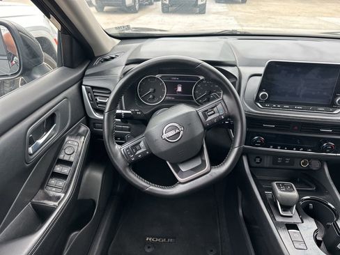 Used 2025 Nissan Rogue SV image 11
