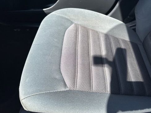 Used 2017 Ford Fusion SE w/ Fusion SE Technology Package image 30