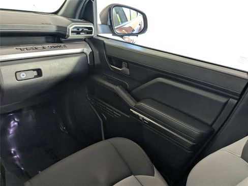 Used 2025 Toyota Tacoma TRD Off-Road AWD/4WD image 38