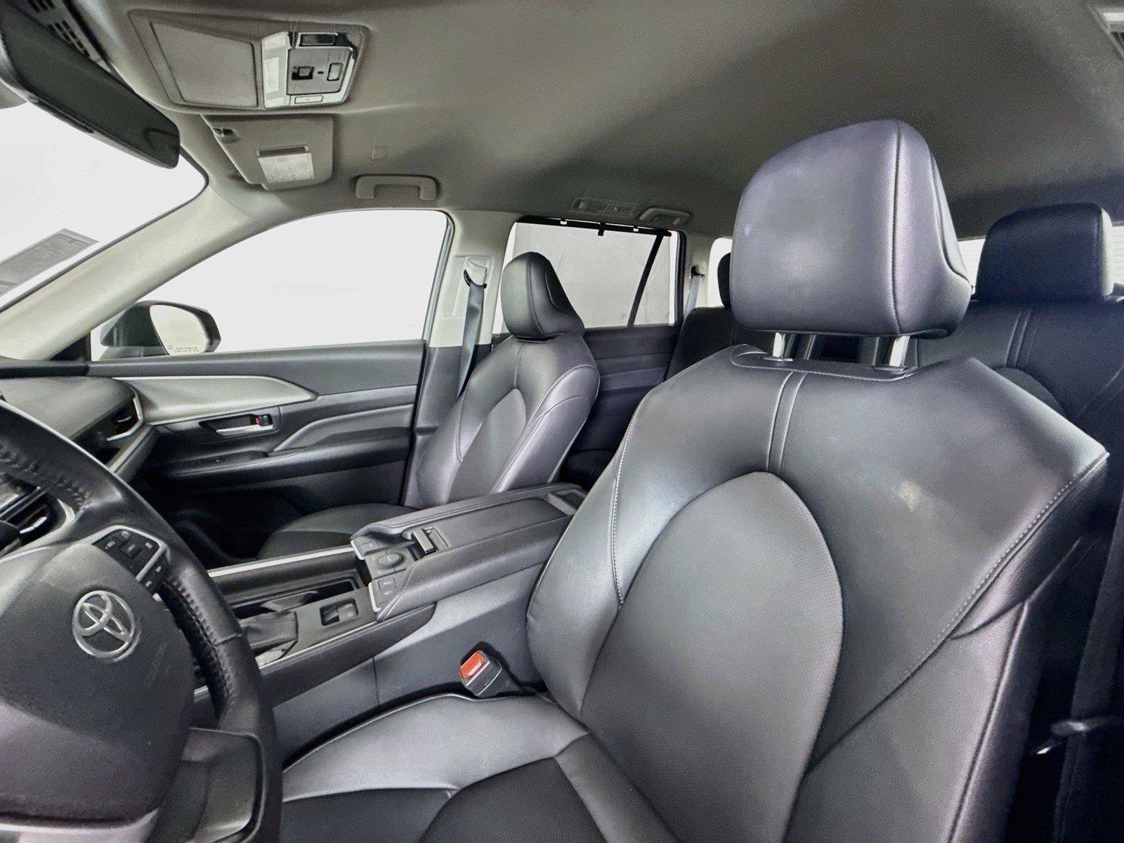 Certified 2025 Toyota Grand Highlander FWD image 3
