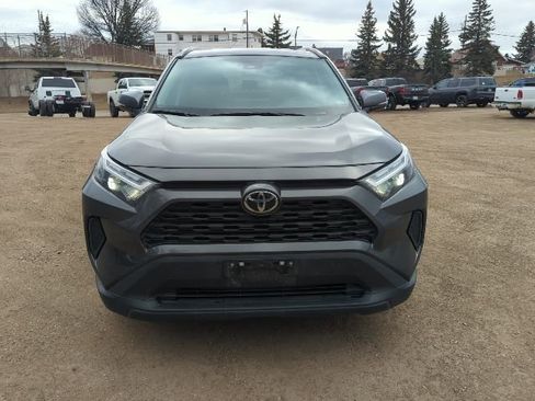 Used 2025 Toyota RAV4 XLE image 4