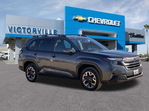 Used 2025 Subaru Forester Premium w/ Convenience Package #1 AWD/4WD image 10