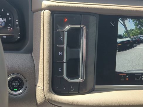 Used 2023 GMC Yukon Denali w/ Denali Reserve Package AWD/4WD image 16