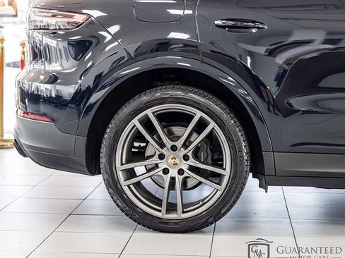 Used 2023 Porsche Cayenne w/ Premium Package AWD/4WD image 10