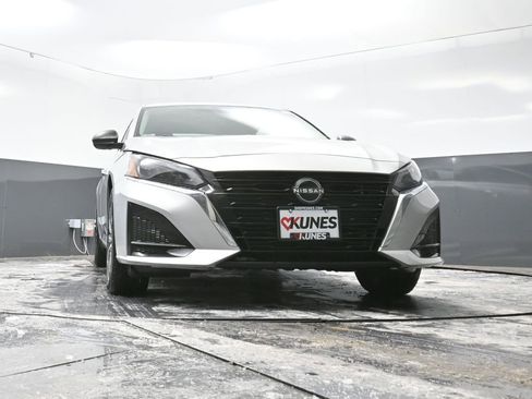 Used 2024 Nissan Altima 2.5 SV image 51