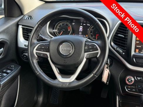 Used 2017 Jeep Cherokee Trailhawk AWD/4WD image 14