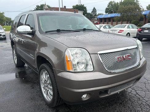 Used 2013 GMC Yukon Denali AWD/4WD image 3