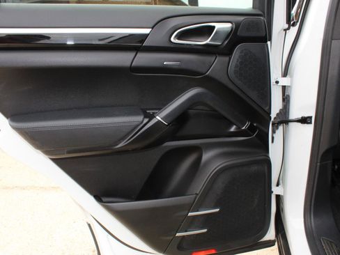 Used 2016 Porsche Cayenne Platinum Edition image 14