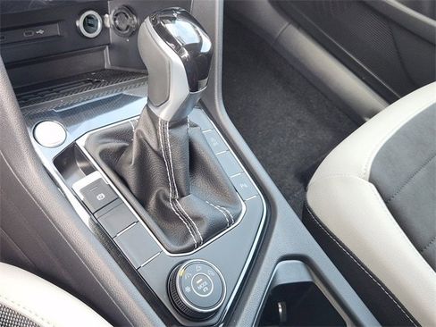 New 2025 Volkswagen Taos SE image 19