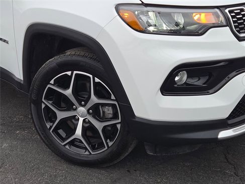 Certified 2024 Jeep Compass Limited image 3