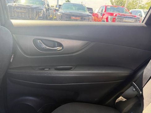 Used 2015 Nissan Rogue SV AWD/4WD image 34