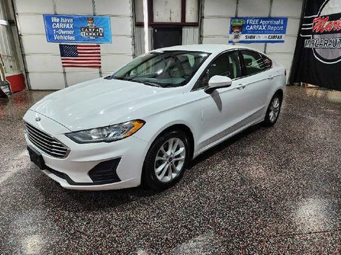 Used 2019 Ford Fusion SE image 3