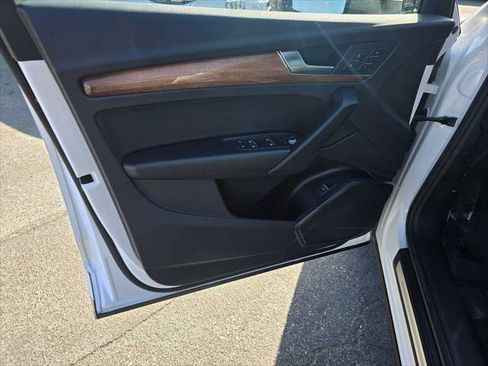 Used 2023 Audi Q5 2.0T Premium w/ Convenience Package image 23