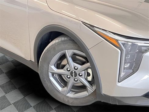 Used 2025 Kia K4 LXS image 28