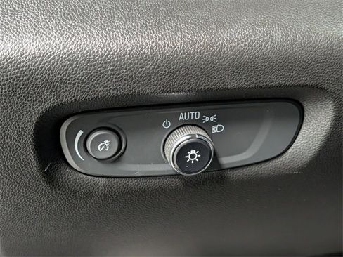 Used 2023 Chevrolet Traverse LT image 16