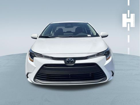 Used 2026 Toyota Corolla LE FWD image 2