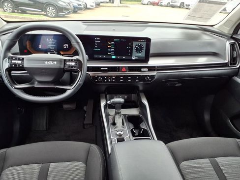 Used 2026 Kia Sorento LX FWD image 9