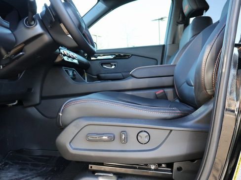 Certified 2025 Honda Pilot TrailSport image 33