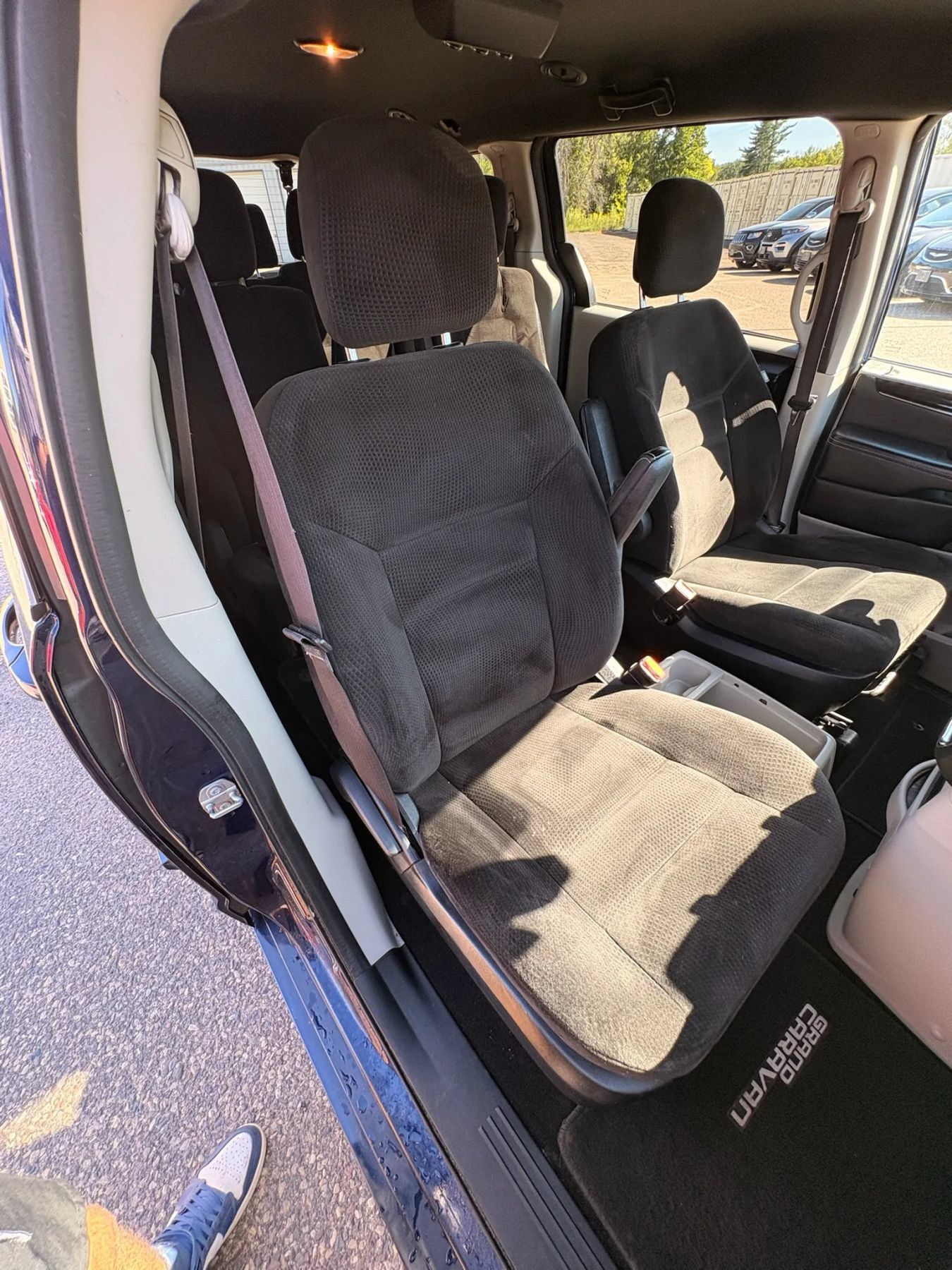 Used 2016 Dodge Grand Caravan SE FWD image 26